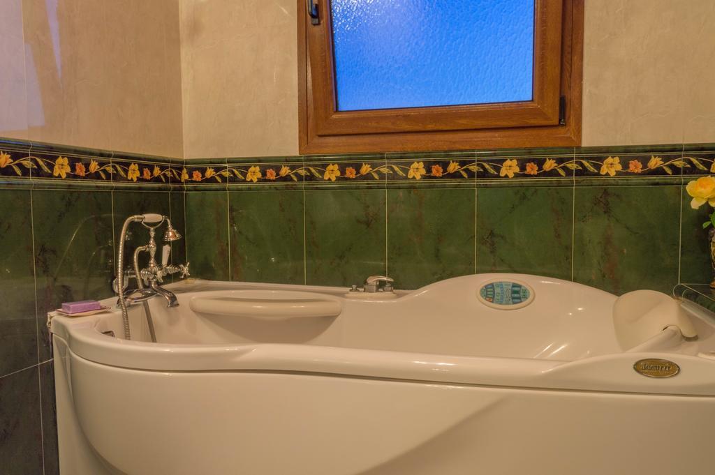 Luxury Villa Karteros Esterno foto